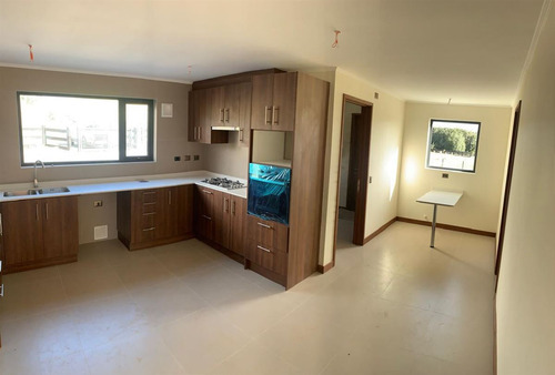 Casa En Venta De 4 Dorm. En Puerto Varas