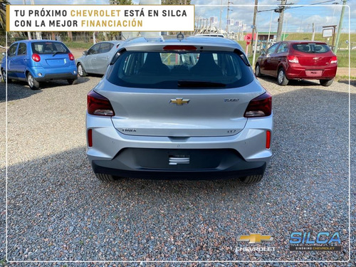Imagen 6 de 19 de Chevrolet Onix Ltz Turbo 2023 Gris Plata 0km
