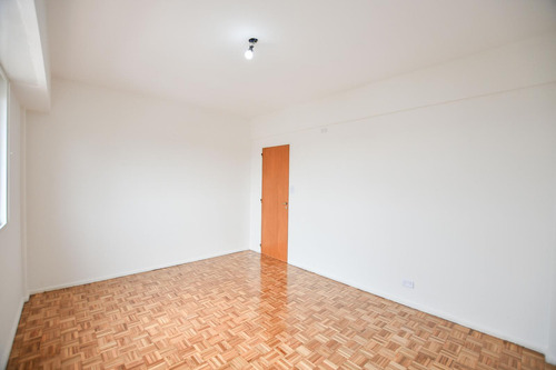 Departamento 3 Dormitorios En Venta En Calle 33 Entre 18 Y 19 La Plata