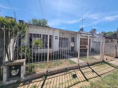 Casa En Venta 4 Ambientes - Villa Tesei A Reciclar