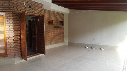 Imagen 6 de 19 de Casa En Venta De 3 Dormitorios C/ Cochera En Barrio Parque