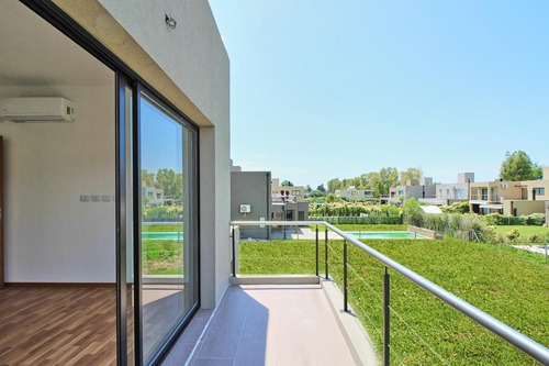 Imagen 8 de 30 de Casa En Venta 3 Habitaciones En Barrio Cerrado Moreno