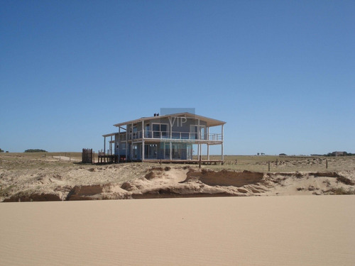 Vendo Hermosa Casa Frente Al Mar En Rocha