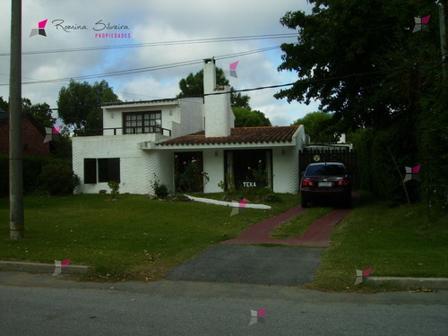 Casa En Mansa, 4 Dormitorios *- Ref: 7888