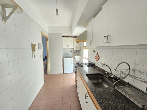Departamento Venta De Tres Ambientes Con Balcón Al Frente - Apto Crédito
