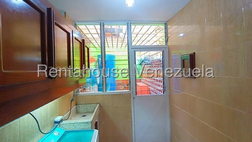 Bray Montoya Vende Amplio Apartamento En Zonas Oeste De La Ciudad De Barquisimeto En Piso Bajo Posee 3 Habitaciones 2 Baños Vigilancia Las 24 Horas Gas Directo 2#5#1#3#5#3#5 Bray Montoya