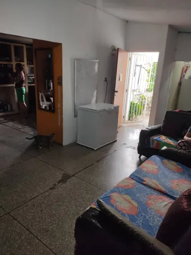 Urb La Esmeralda, Amplia Casa