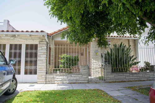 Imagen 2 de 22 de Casa En Venta 4 Ambientes Munro