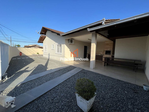 Imagem 2 de 30 de Casa De Esquina Com 2 Dormitórios No Fátima - V233