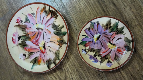 2 Platos Decorativos Cerámica- 12 Y 19 Cm Diámetro- Colgar Rosa Sobre Beige Flores (Usado)