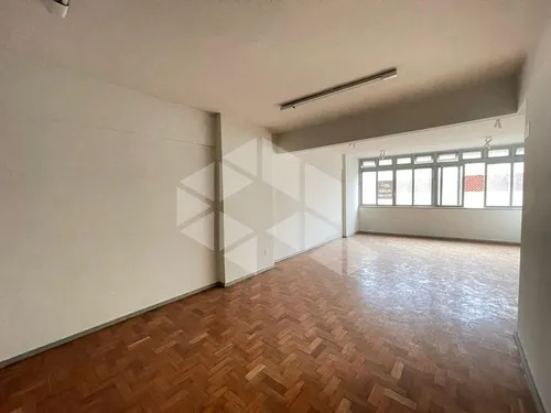 Vende-se Excelente Sala Comercial, Ampla, Com 47m², Banheiro, Piso Parquet Com Sinteko, Ensolarada.