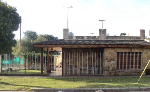 Imagen 1 de 13 de Chalet En Venta En Ituzaingo Norte