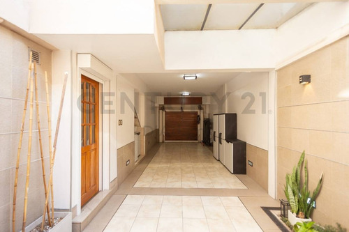 Imagen 10 de 30 de Venta Casa 3 Plantas + Altillo En Coghlan (dos Cocheras) 200 M2 Totales