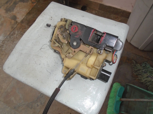 Imagen 2 de 3 de Vendo Cerradura Trasera Derecha De Skoda Octavia Año 2005