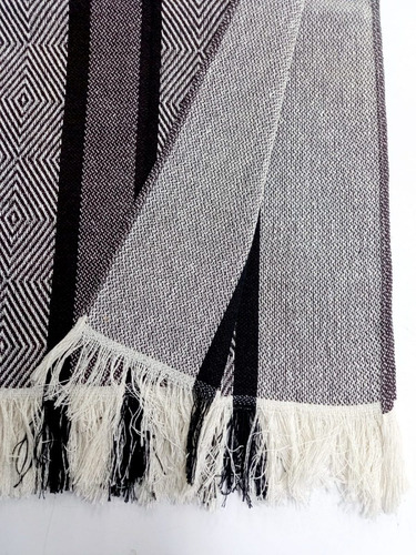 Poncho Artesanal Rombos Café Oscuro