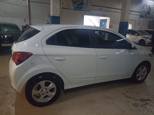 Imagen 3 de 6 de Chevrolet Onix Lt