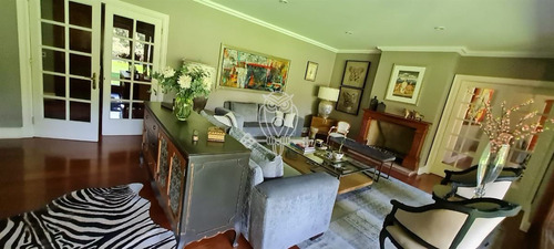 Casa Estilo Ingles En Venta De 7 Dorm. Las Brisas En Colina