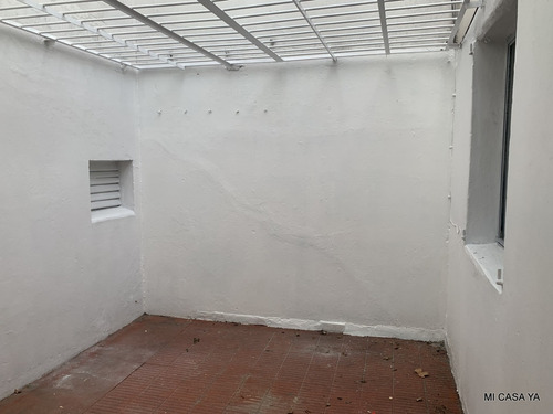 Imagen 8 de 16 de Venta Apartamento La Blanqueada 1 Dorm , Planta Baja, Patio Y Sin Gastos Comunes.