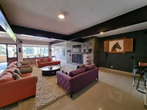 Casa Con Amplias Terrazas Y Jacuzzi En Venta