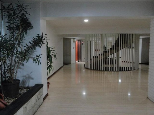 Imagen 4 de 18 de Venta De Lujoso Apartamento En Cumbres De Curumo / Ofc 21-22681