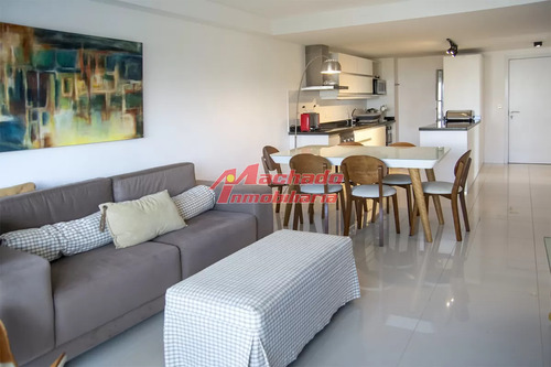 Apartamento En Venta En Torre Esmeralda De 3 Dormitorios , En Punta Del Este