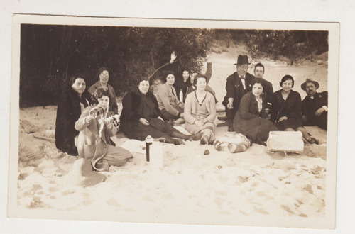 1932 Fotografia Real Picnic En La Arena Balneario Uruguay 