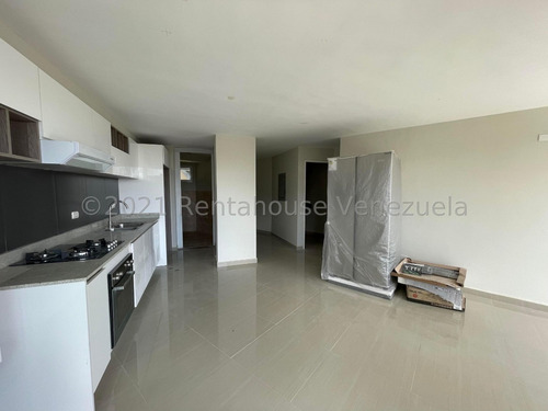 Imagen 15 de 30 de Apartamento_en_venta_en_caracas_en_la-lagunita-country-club_ Rah-22-9823 Orlando Figueira 04125535289/04242942992