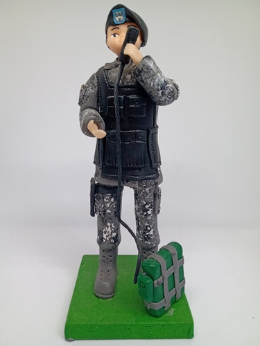 Imagen 5 de 5 de Figura De Coleccion Soldado Ejército De Colombia Artesanal