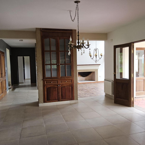 Casa En Venta - 3 Dormitorios 2 Baños - Cochera - 2.076mts2 - Vaqueros, Salta
