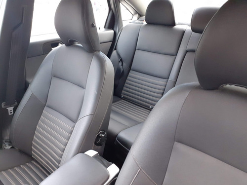 Imagen 2 de 11 de Volvo S40
