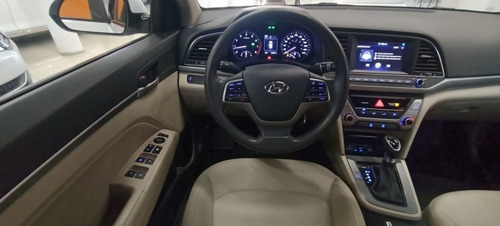 Imagen 11 de 13 de Hyundai Elantra 2018 2.0 Gls At