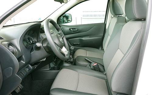 Imagen 5 de 8 de Nissan Np300 2021 2.5 Chasis Cabina Dh Aa Pack Seg Mt