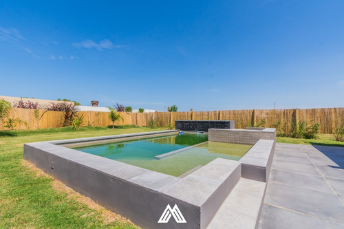 Imagen 13 de 14 de Casa En Venta De 4 Dormitorios, Piscina Y Barbacoa