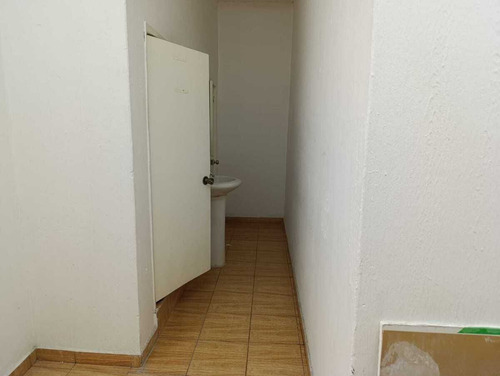 Local En Renta Frente A Parque Toreo Central 98.39m2
