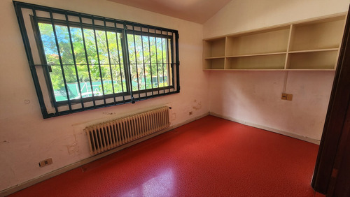 Casa Para Oficinas En Carrasco. Amplio Espacio Para Autos
