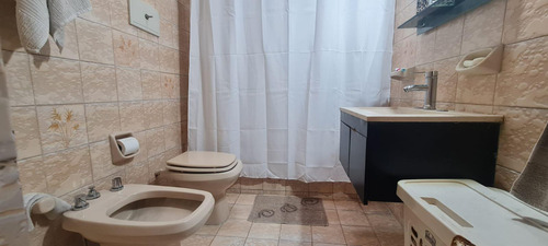 Casa En Venta - 2 Dormitorios 2 Baños - 546mts2 - Castelar