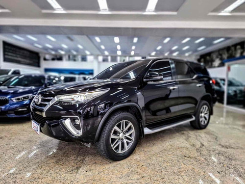 Toyota Hilux SW4 2.8 SRX 4X4 7 LUGARES 16V TURBO INTERCOOLER DIESEL 4P AUTOMÁTICO