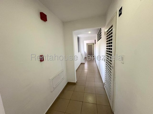 Estupendo Apartamento En Colinas De La Tahona 25-18150