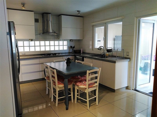 Casa En Venta De 5 Dorm. En Lo Barnechea