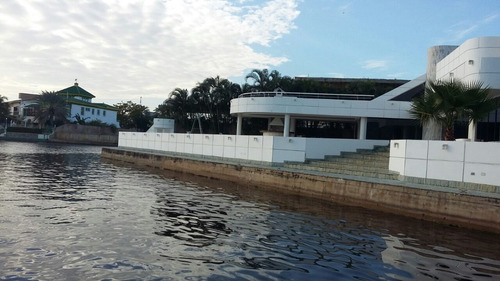  Villa De Doble Parcela Majestuosa  ,con Piscina  Y Muelle Ubicada En  Lechería., Urb. Las Villas