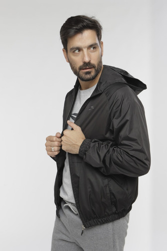 Imagen 4 de 9 de Campera Rompeviento Deportiva Penalty
