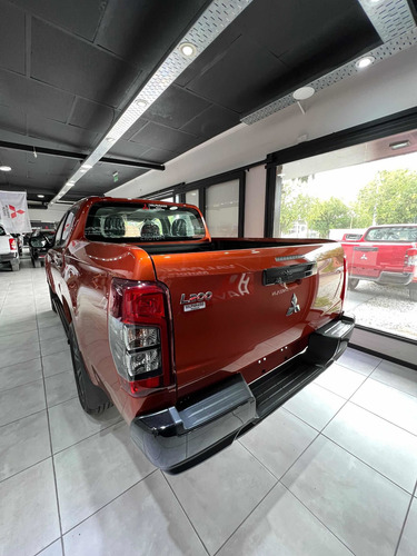 Imagen 8 de 17 de Mitsubishi L200 2023 2.4 Di-d High Power 181cv Cuero
