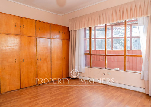Casa Ideal Para Oficinas O Uso Comercial Por Su Ub...