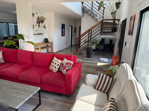 Venta - Casa Moderna Con Vista A La Laguna | Barrio Villalobos