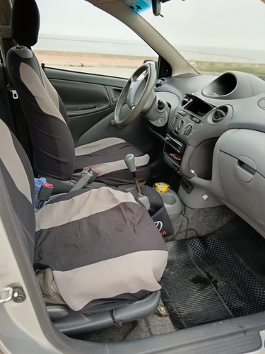 Oportunidad! Toyota Yaris 5 Puertas 2000