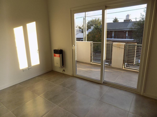 Imagen 12 de 13 de Casa Duplex A Estrenar En Venta- 4 Ambientes Fondo Cochera- Ituzaingo Norte - Permuta