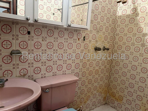 Se Vende Casa Para Remodelar ,de 3 Niveles ,ubicada En San Bernardino 25-17282