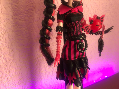 Muñeca Monster High Draculaura Sweet Screams Collector. (Usado)