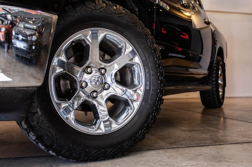 Imagen 5 de 24 de Ram 1500 5.7 V8 Laramie 4x4 2015 Negro