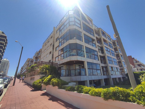 Imagen 2 de 27 de Apartamento En Venta 2 Dormitorios, Frente A Playa El Emir